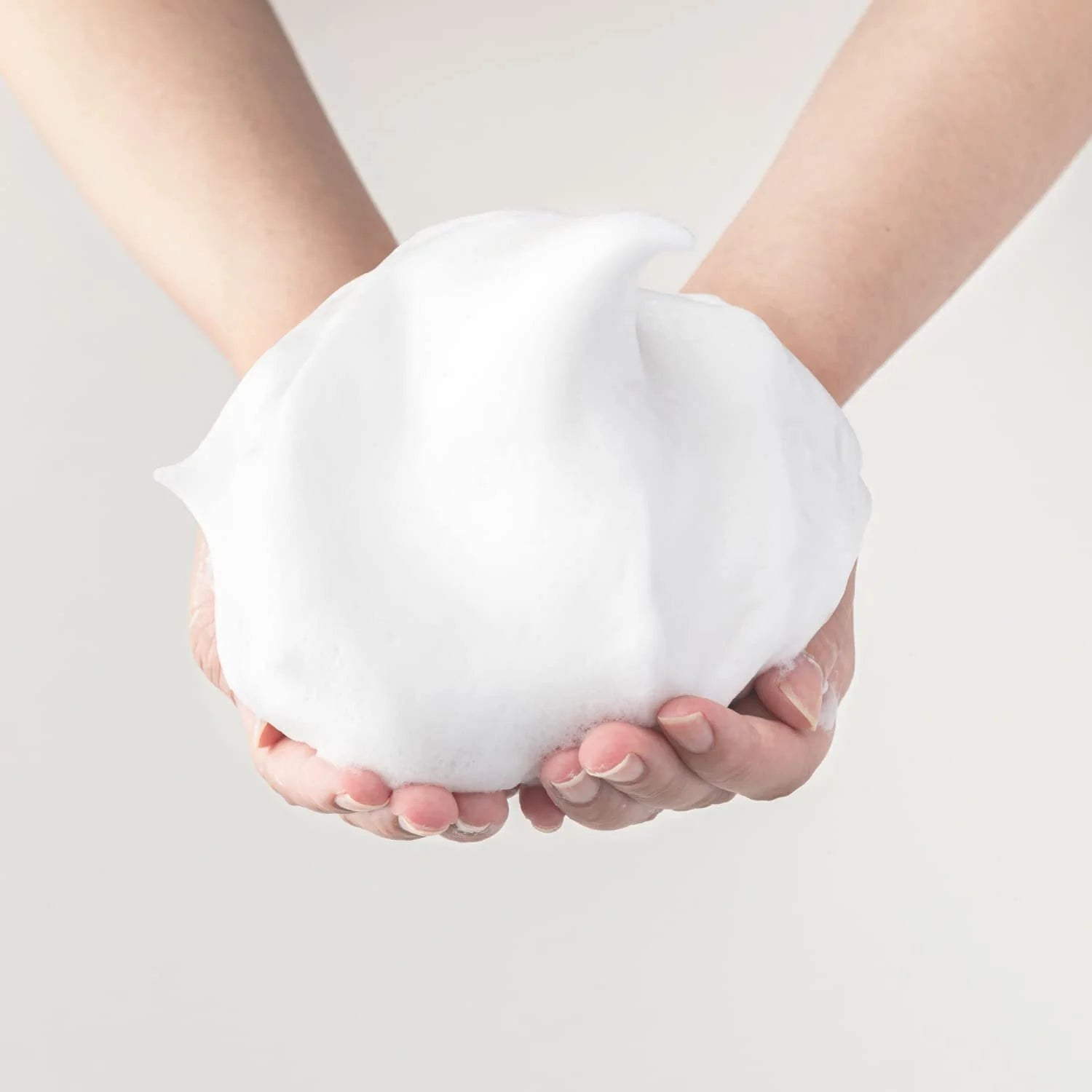 Momopuri Cleansing Foam with Peach Ceramide (150g)